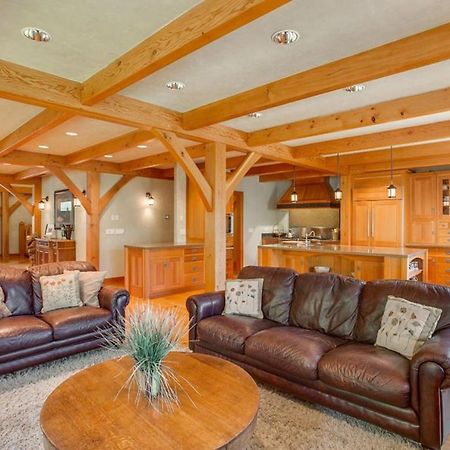 Snowgrass Lodge - River, Mountain Views & Hot Tub Leavenworth Esterno foto