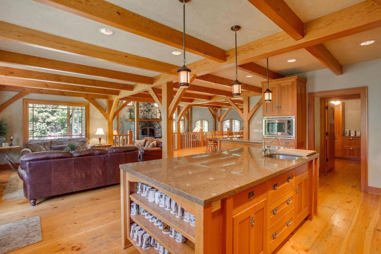 Snowgrass Lodge - River, Mountain Views & Hot Tub Leavenworth Esterno foto