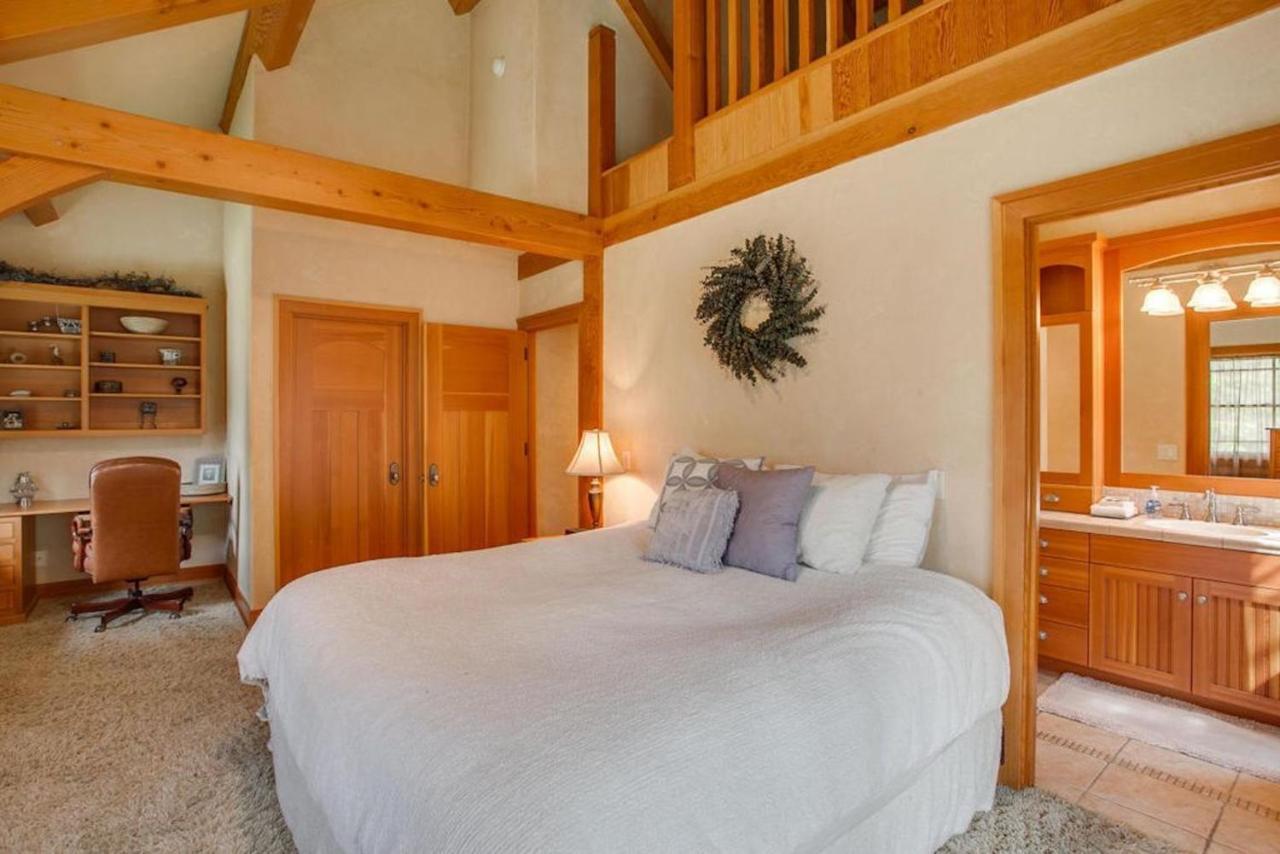 Snowgrass Lodge - River, Mountain Views & Hot Tub Leavenworth Esterno foto